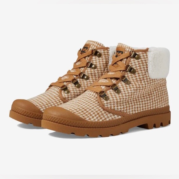 Billabong Shoes - NWOT Billabong Woman’s boots Sherpa lined Zuri Size 8.5 Super Comfy